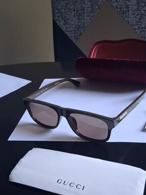 Gucci Men’s Glasses Temple Arm with Blue and Red Stripe